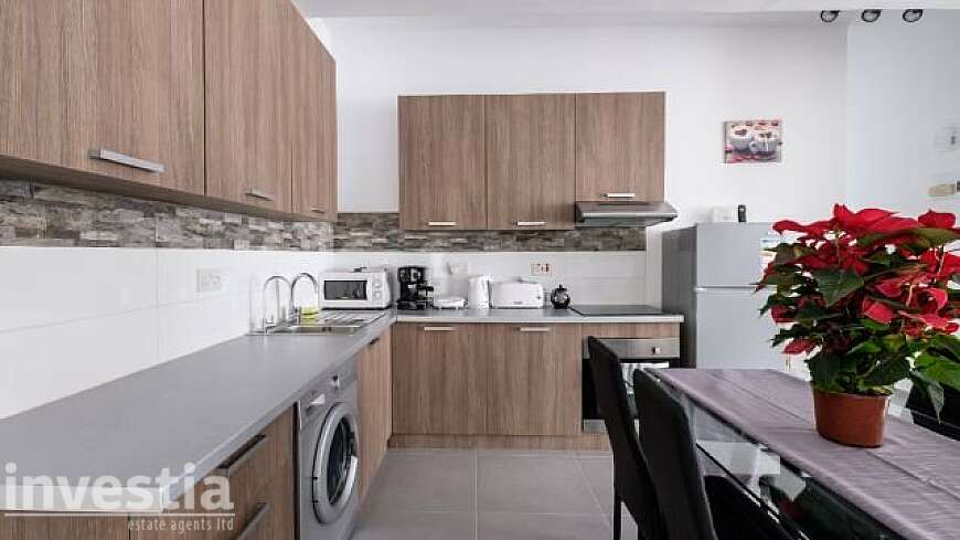 3 bdrm flat for sale/Larnaca centre