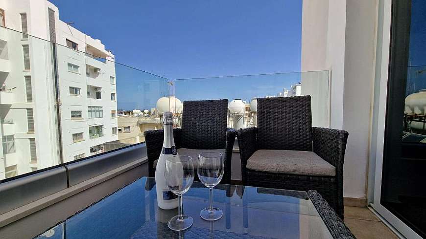 2 bdrm furnished apartments for rent/Larnaca center