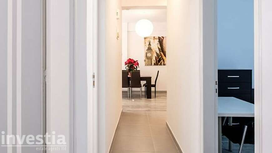 3 bdrm flat for sale/Larnaca centre