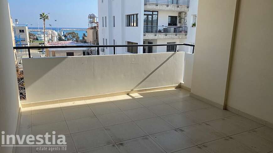 2 bdrm flat for rent/Port area