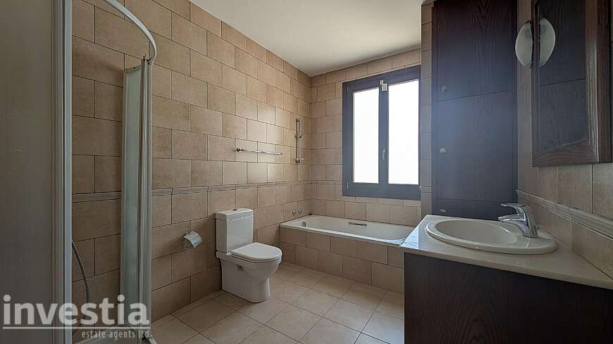 5 bdrm house/Krassas area