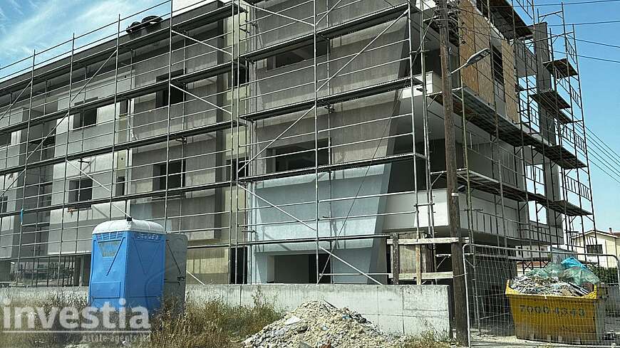 2 bdrm top floor apartment for sale/Larnaca