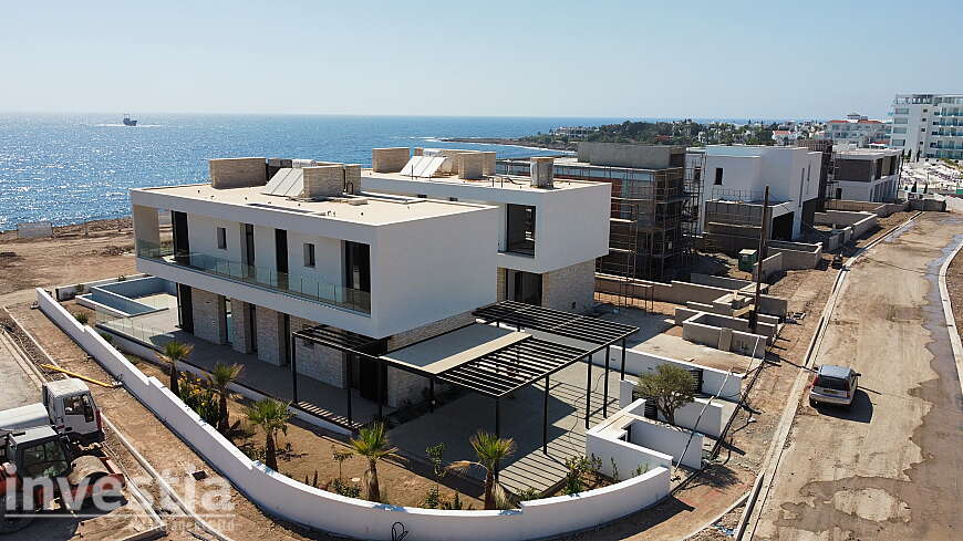 5 Bedroom Beachfront Villa in Paphos For Sale