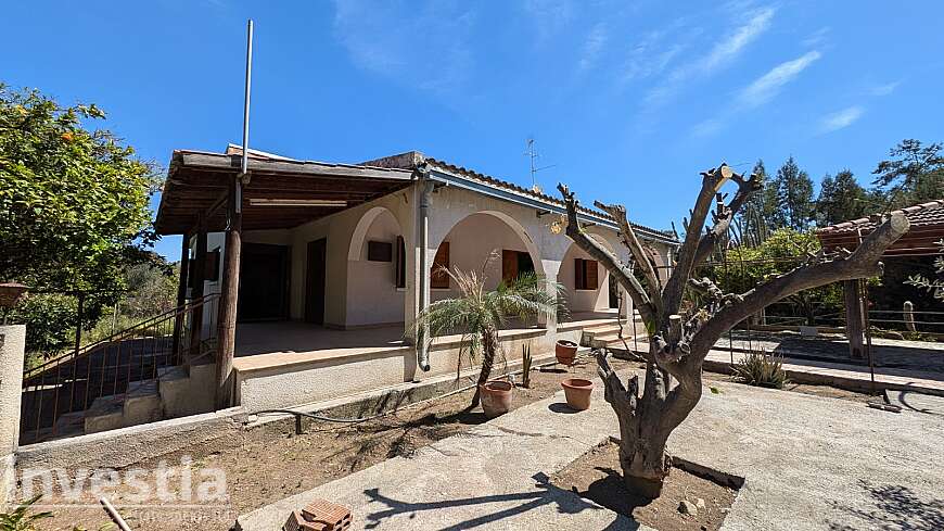 Charming Countryside Home For Sale on a Spacious Plot in Psevdas, Larnaca