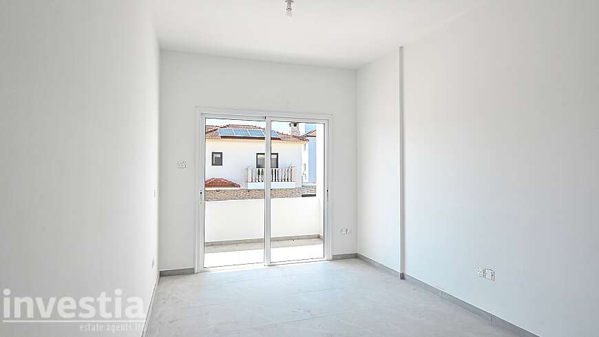 3 bdrm ground floor apartments for sale/Livadhia