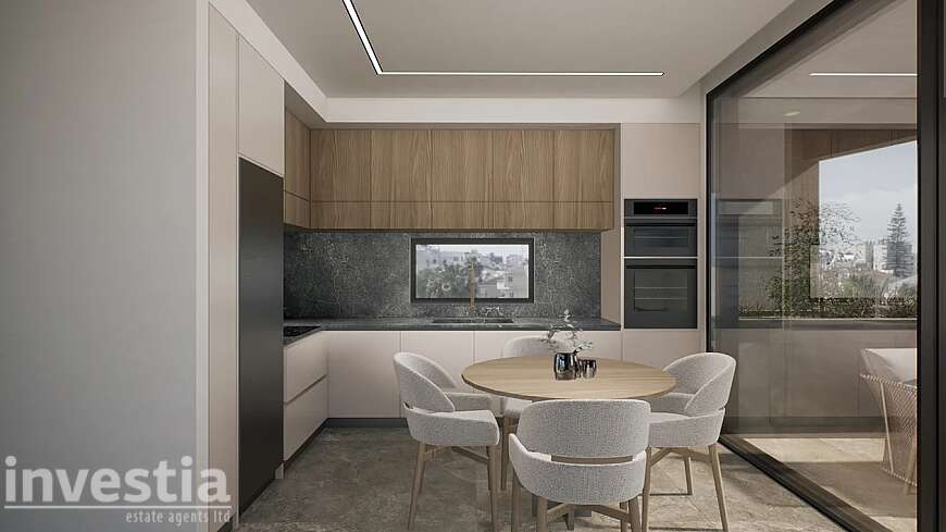 2 bdrm top floor apartment for sale/American Academy area