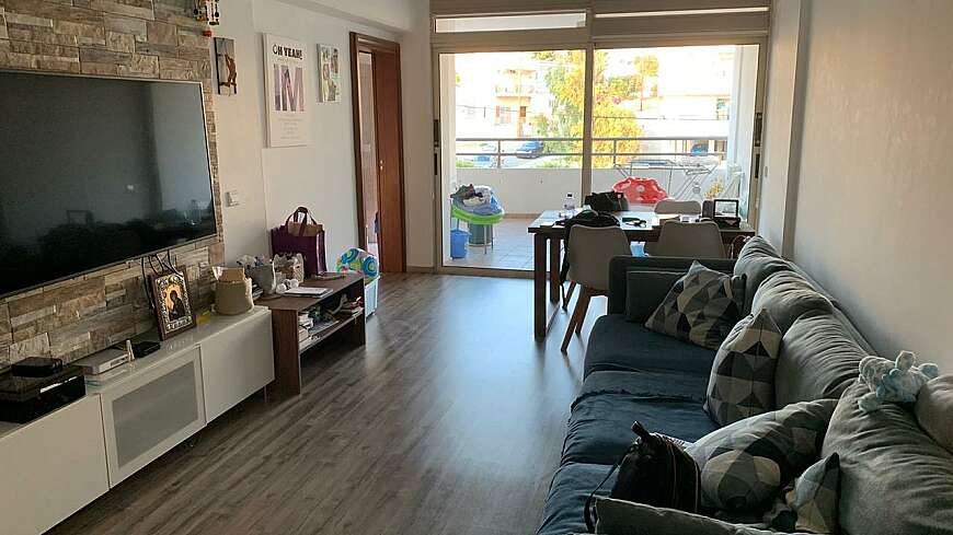 2 bdrm flat for rent/Mall Area