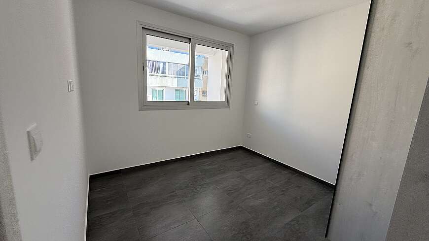 2 Bdrm brand new apt/center