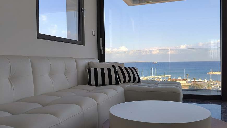 3 bdrm penthouse for sale/Port area