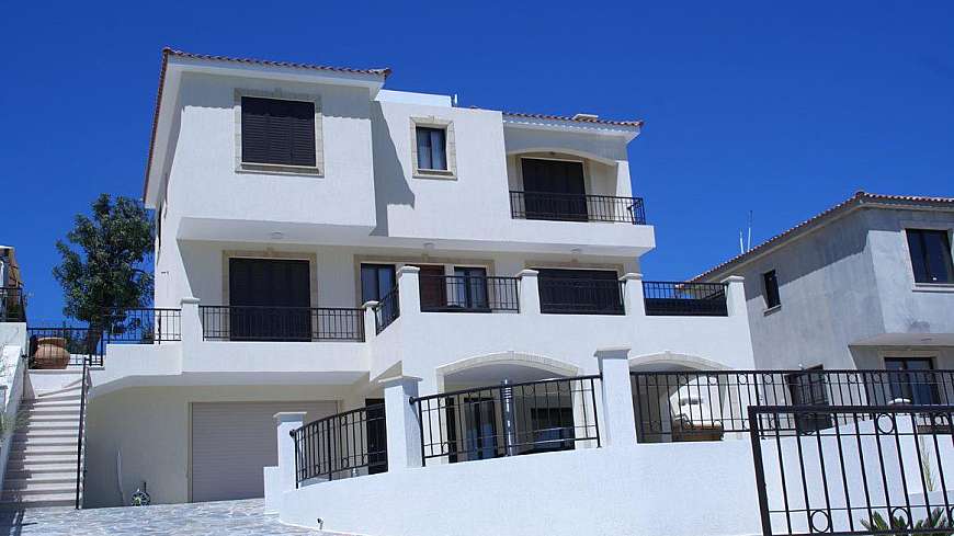3 - 4 bdrm houses/Paphos