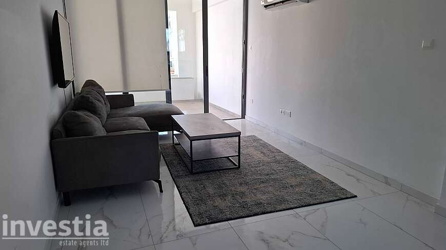 2 bdrm apt/center