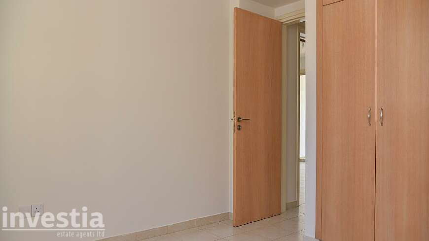 2 bdrm flat for sale/Port area
