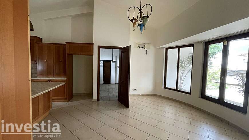 5 Bedroom Bungalow For Sale in Aradippou, Larnaca