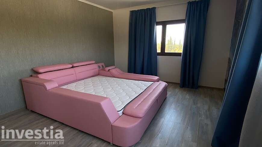 5 bdrm villa for rent/Pyla