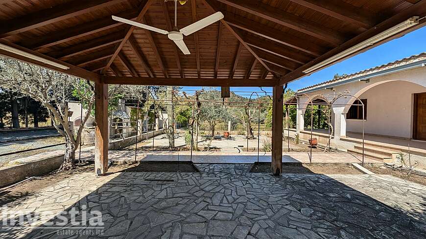 Charming Countryside Home For Sale on a Spacious Plot in Psevdas, Larnaca