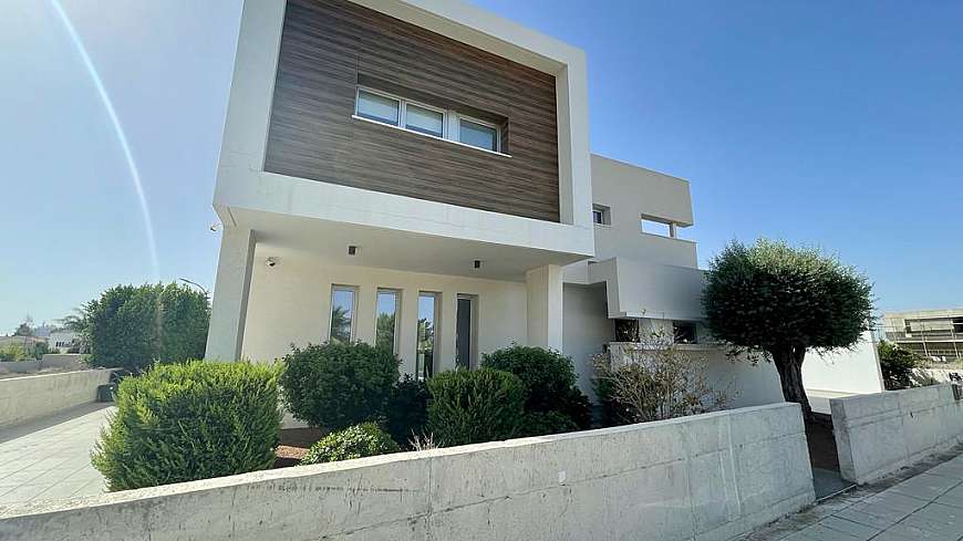 6 BDRM house/Off Dhekelia Road