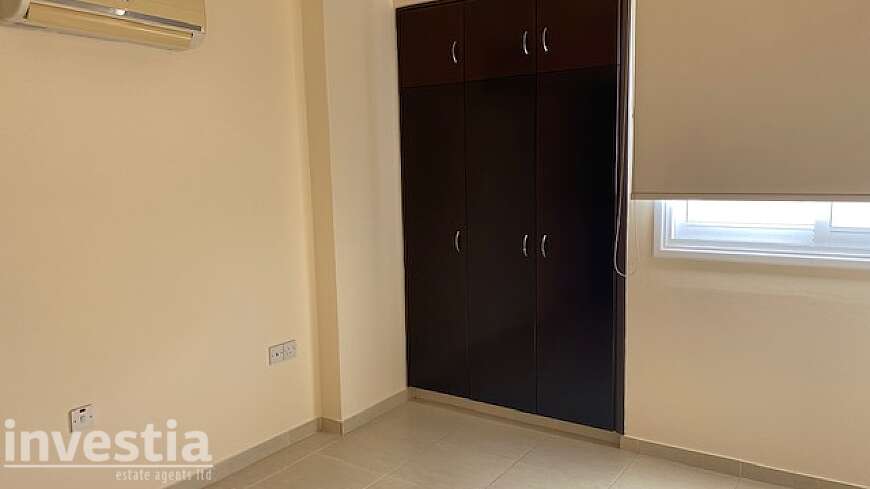 2 bdrm flat for rent/Port area