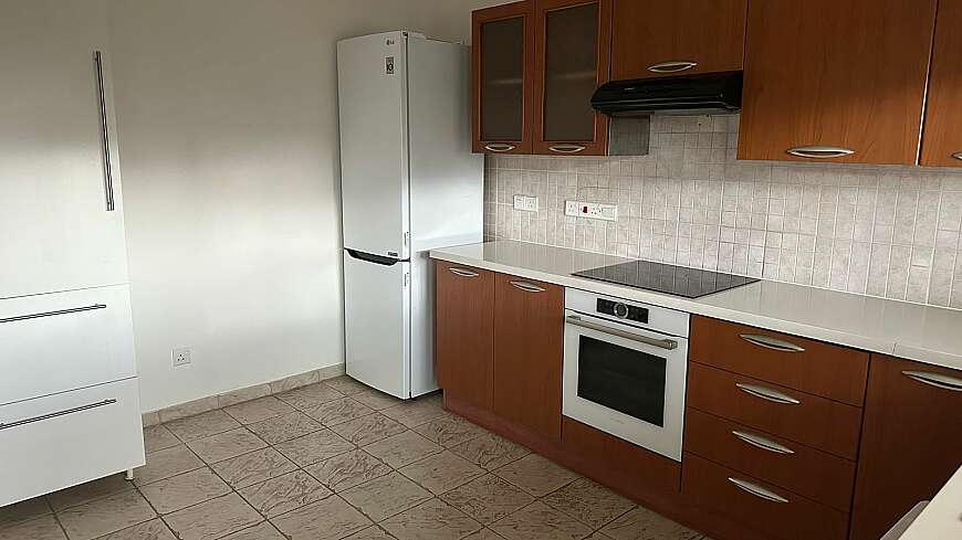 2 bdrm flat for rent/Mall Area