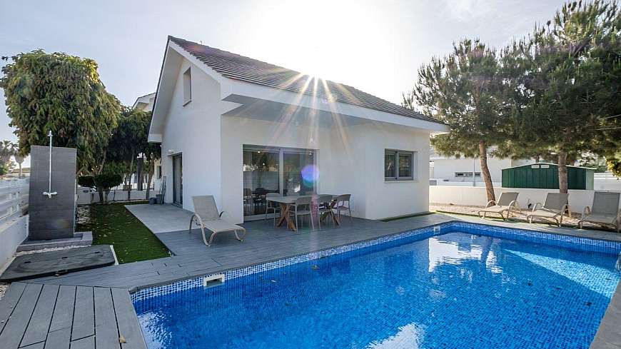 2 bdrm villas/Pervolia