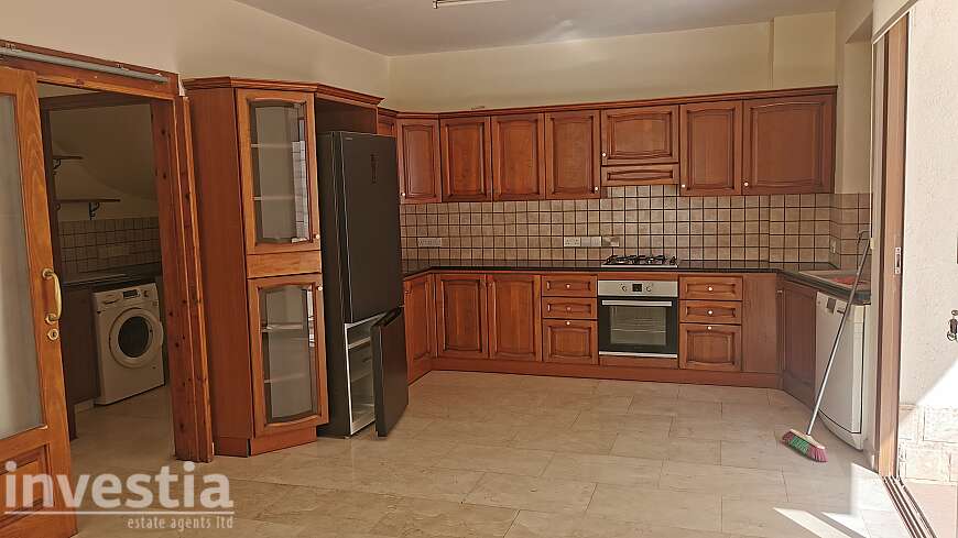4 bdrm house/New Stadium area