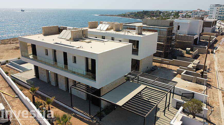 5 Bedroom Beachfront Villa in Paphos For Sale
