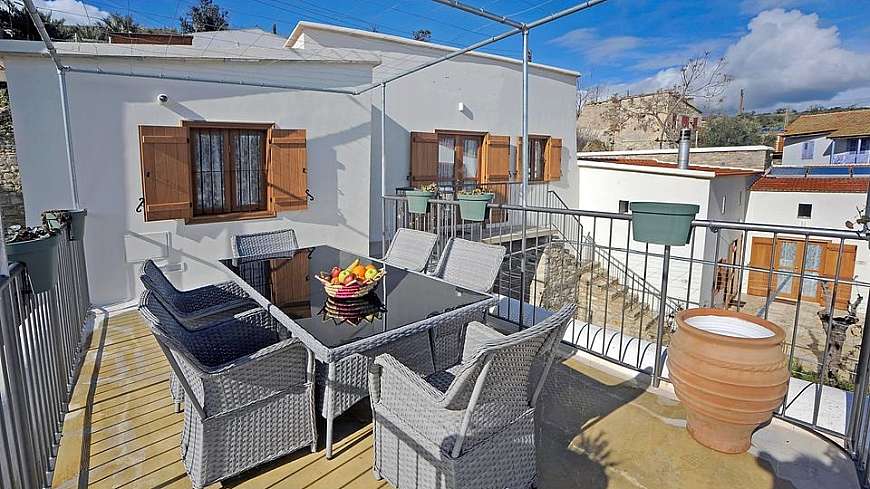 5 bdrm house for rent/Agios Theodoros