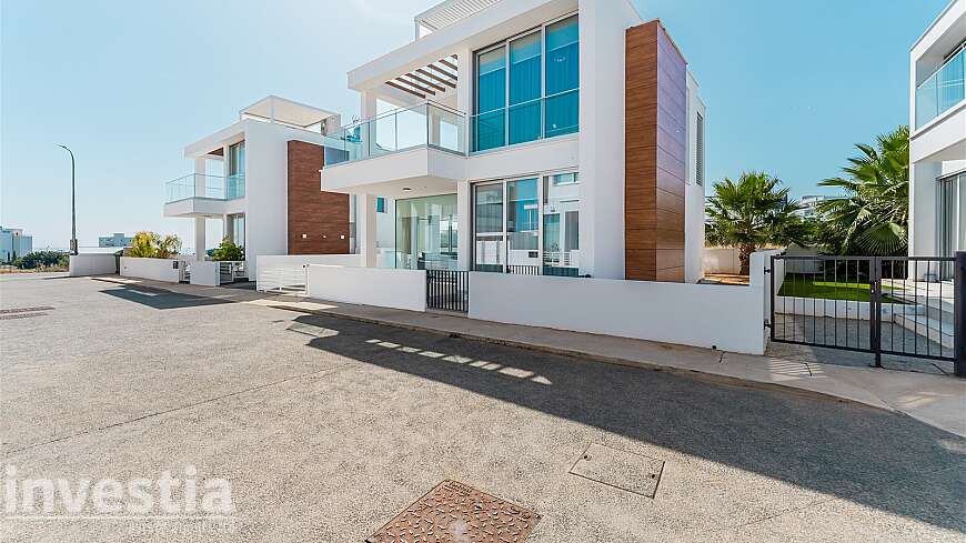 4 Bedroom Villa For Sale in Protaras