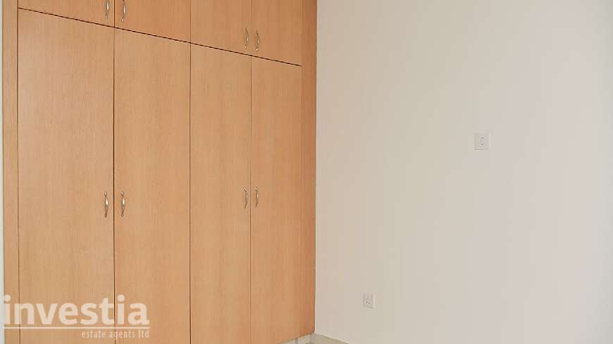 2 bdrm flat for sale/Port area
