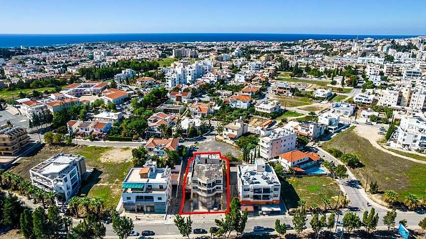 Mixed-use building in Agios Theodoros, Paphos