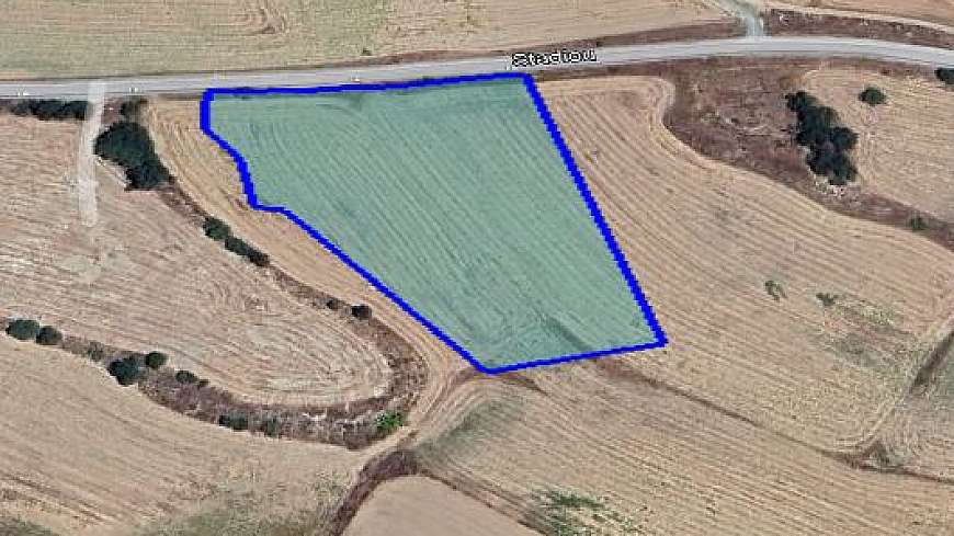 Land in Livadhia Larnaca for sale.