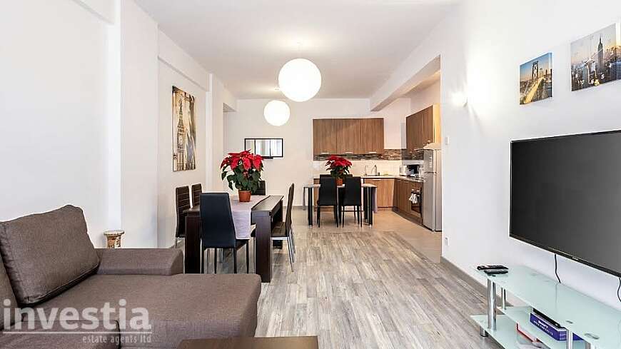 3 bdrm flat for sale/Larnaca centre