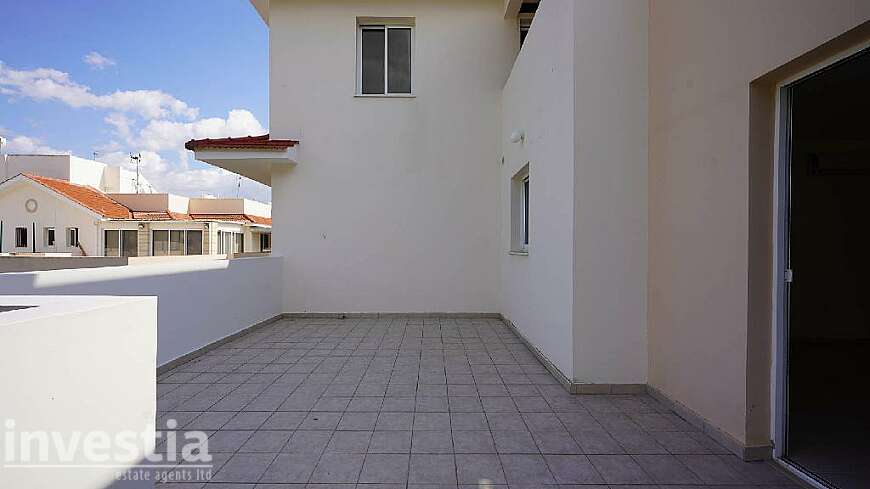 2 bdrm top floor apartment for sale/Pyla