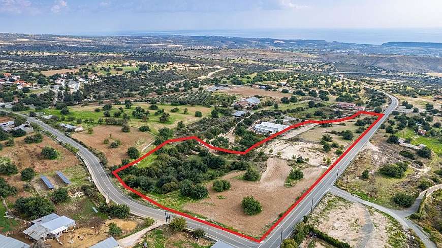 Shared field in Prastio Avdimou, Limassol