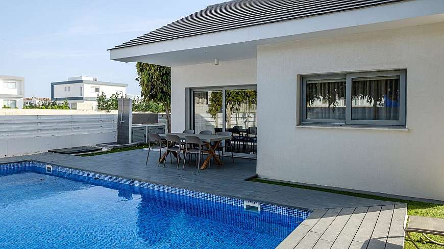 2 bdrm villas/Pervolia