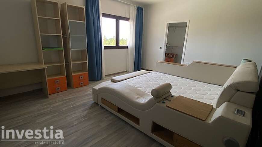 5 bdrm villa for rent/Pyla