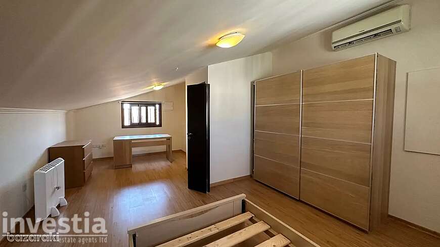 3 bdrm upstairs house for rent/Kamares
