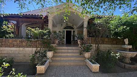4 bdrm house for rent/Oroclini