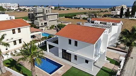 4 bdrm house for rent/Dhekelia Road