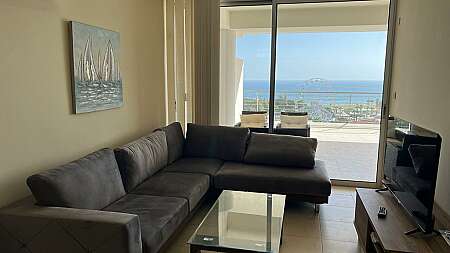 2 bdrm apt/center
