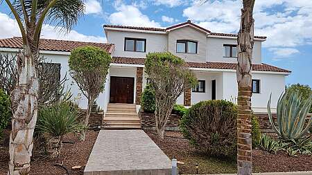 5 bdrm villa for rent/Pyla