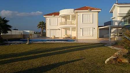 3 bdrm beach front house for sale/Pervolia