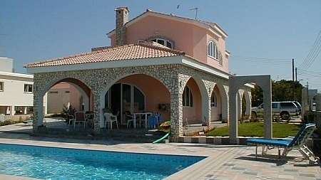 **SPECIAL OFFER** REDUCED FROM €530,000 NOW €435,000 - 5 Bedroom Detached Sea Viewing Villa in Derynia WITH TITLE DEEDS