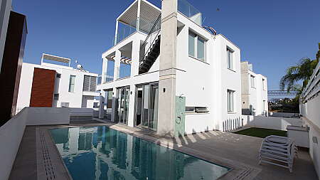 4 Bedroom Villa For Sale in Protaras