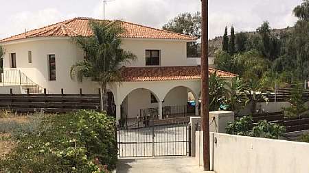 5 bdrm detached villa for sale/Alethrico