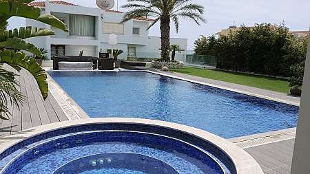 5 bdrm beach villa for sale/Dhekelia Road