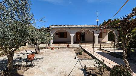 Charming Countryside Home For Sale on a Spacious Plot in Psevdas, Larnaca