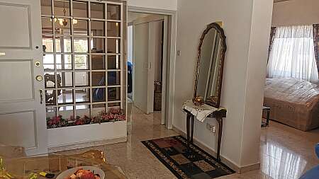 2 bdrm apt/center