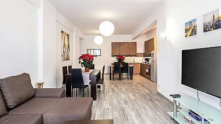 3 bdrm flat for sale/Larnaca centre