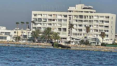 Beachfront apartment to rent,Larnaca Dhekelia road.